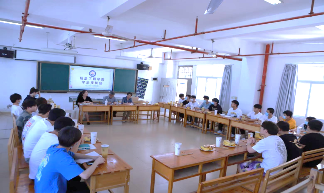 倾听心声 携手共进——必赢官网召开期中师生座谈会